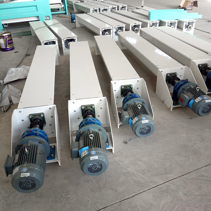 U型螺旋輸送機的輸送效率跟螺旋葉片的螺距、直徑有關